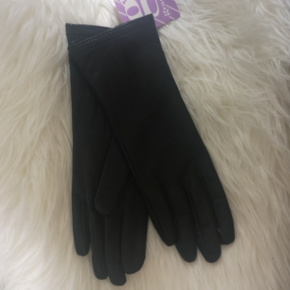 Grandoe Accessories - NEW Black leather gloves Size 7